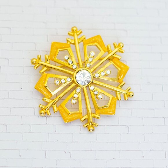 Vintage Gold Tone Geometric Snowflake Rhinestones Brooch - V22 - Picture 1 of 2